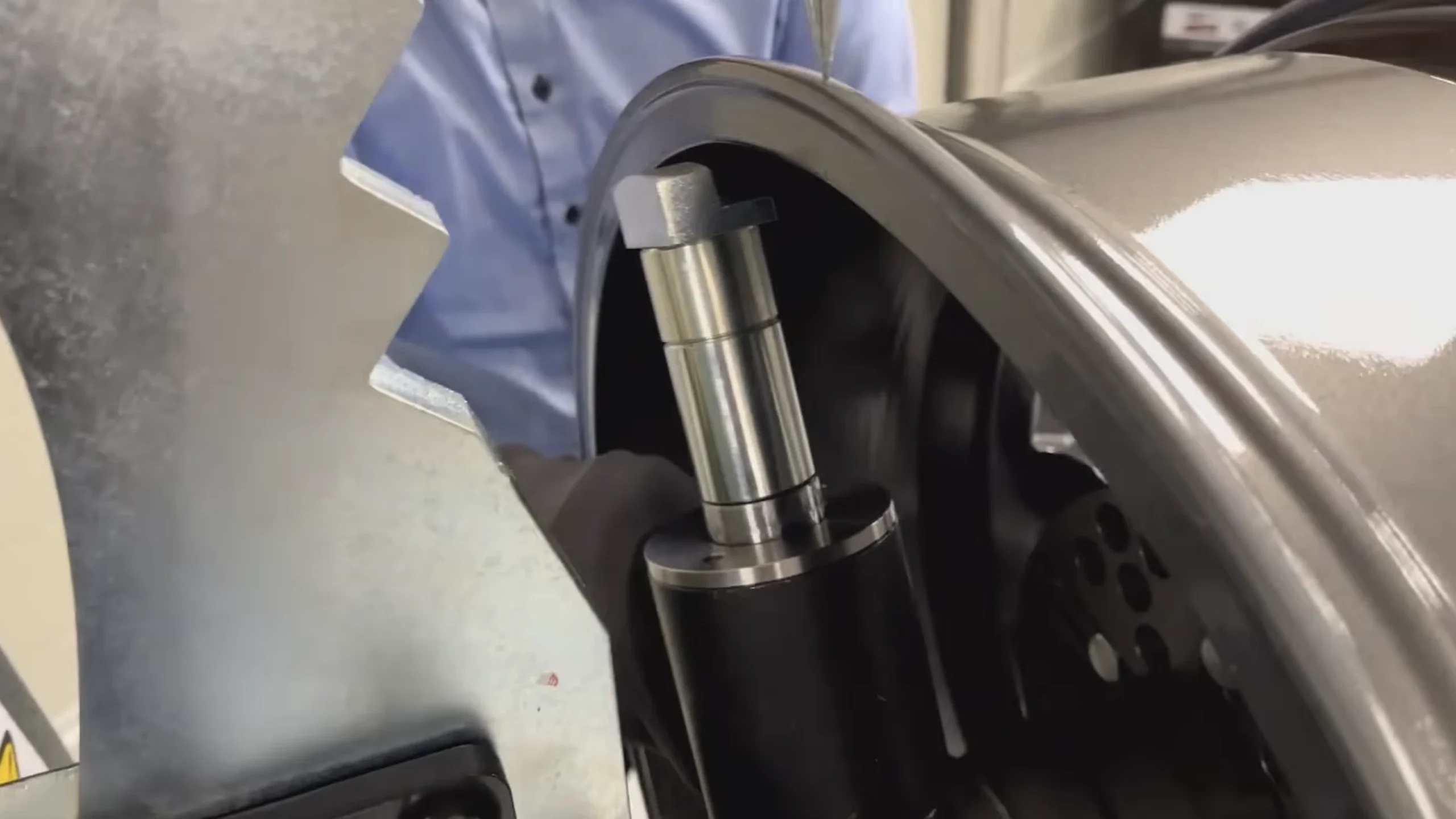 In the process of straightening an alloy wheel